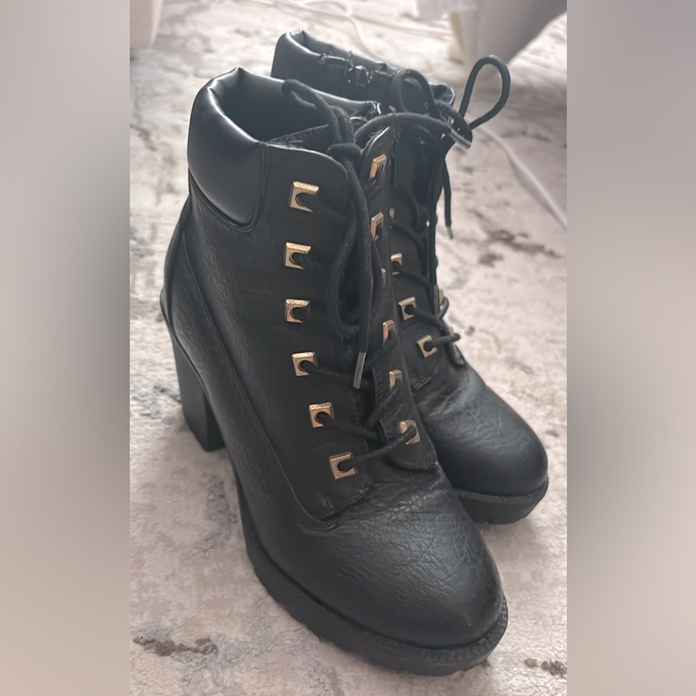 Beautiful Black Leather Heeled Boot